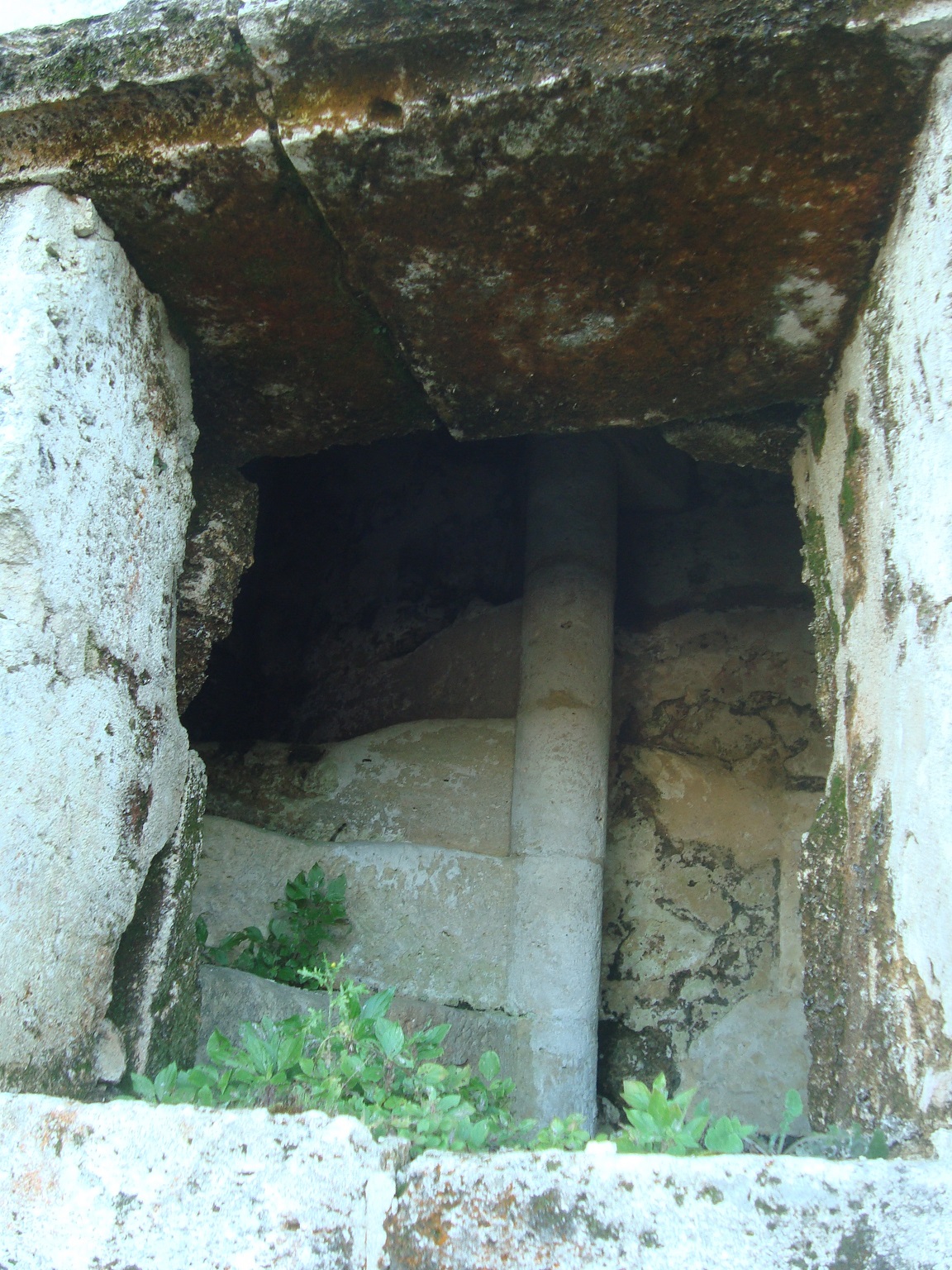 Ancien escalier à vis dans appentis côté septentrional